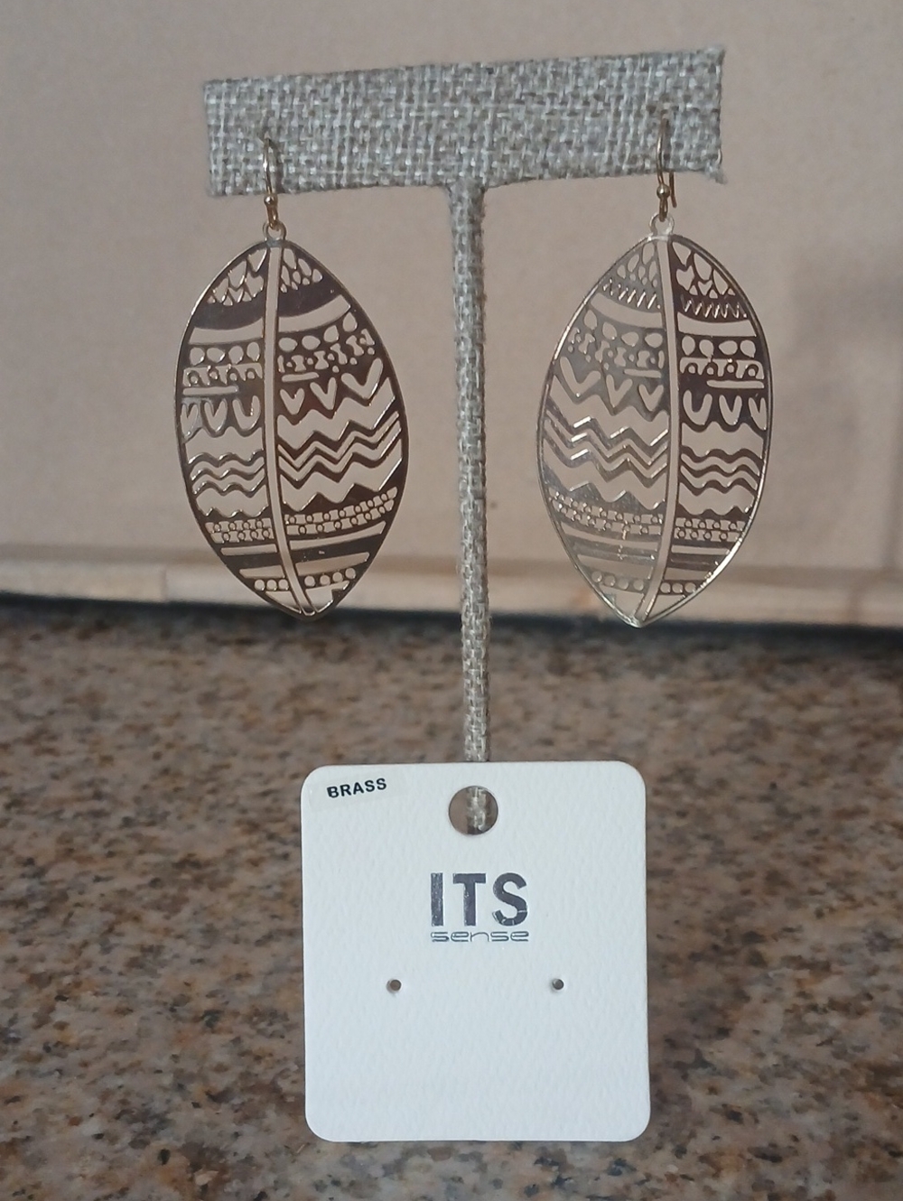!it jeans Gold Filigree Oval Cutout Drop Earrings